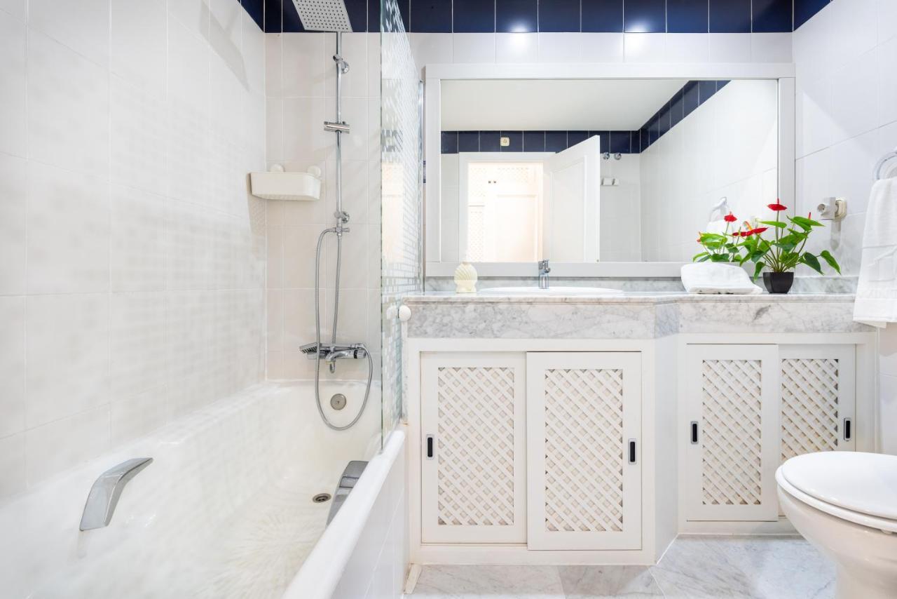 Wintowinrentals Apartamento De Lujo En Medio De Puerto Marina. 贝纳尔马德纳 外观 照片