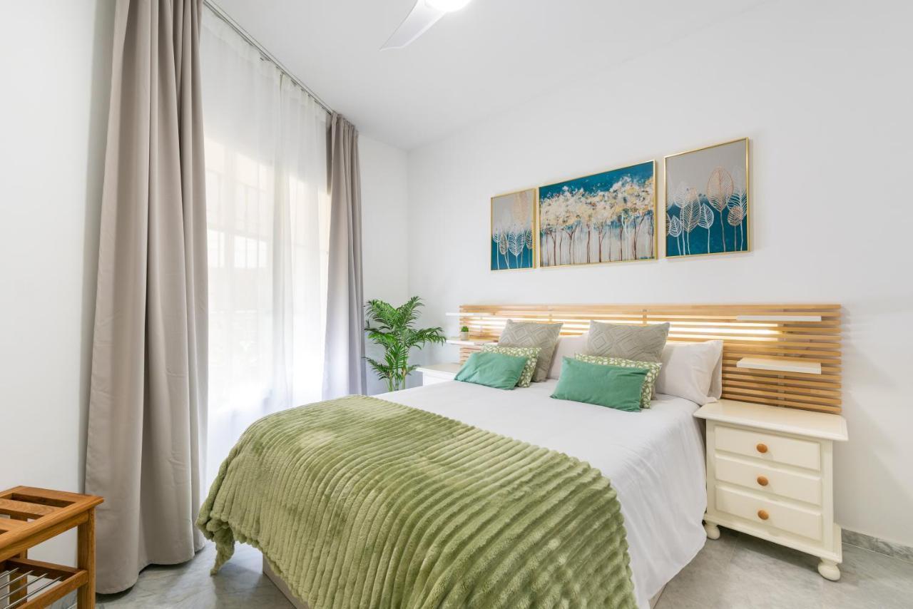 Wintowinrentals Apartamento De Lujo En Medio De Puerto Marina. 贝纳尔马德纳 外观 照片