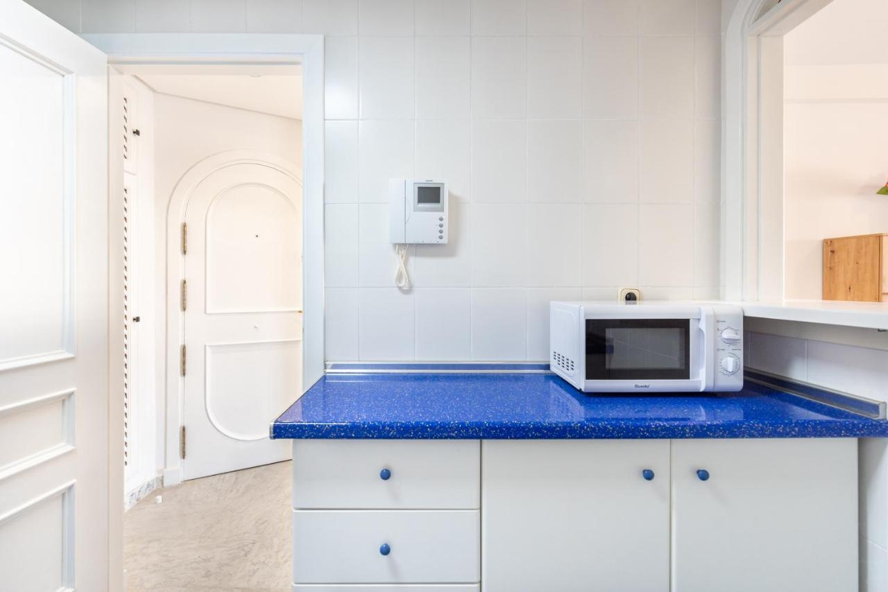 Wintowinrentals Apartamento De Lujo En Medio De Puerto Marina. 贝纳尔马德纳 外观 照片