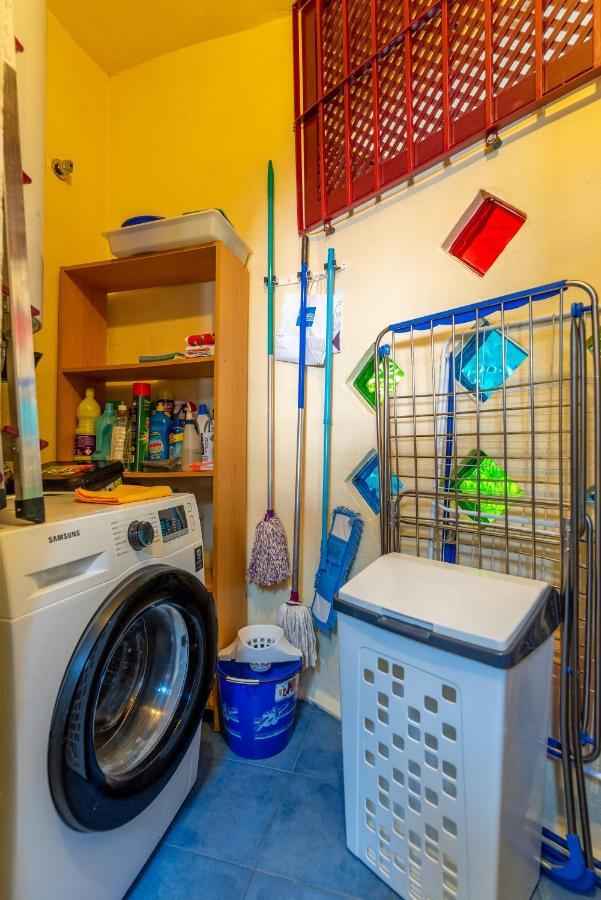 Wintowinrentals Apartamento De Lujo En Medio De Puerto Marina. 贝纳尔马德纳 外观 照片