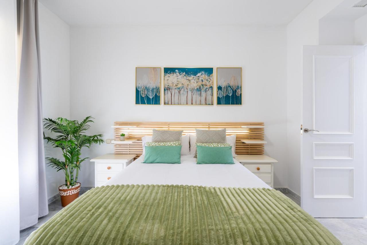 Wintowinrentals Apartamento De Lujo En Medio De Puerto Marina. 贝纳尔马德纳 外观 照片