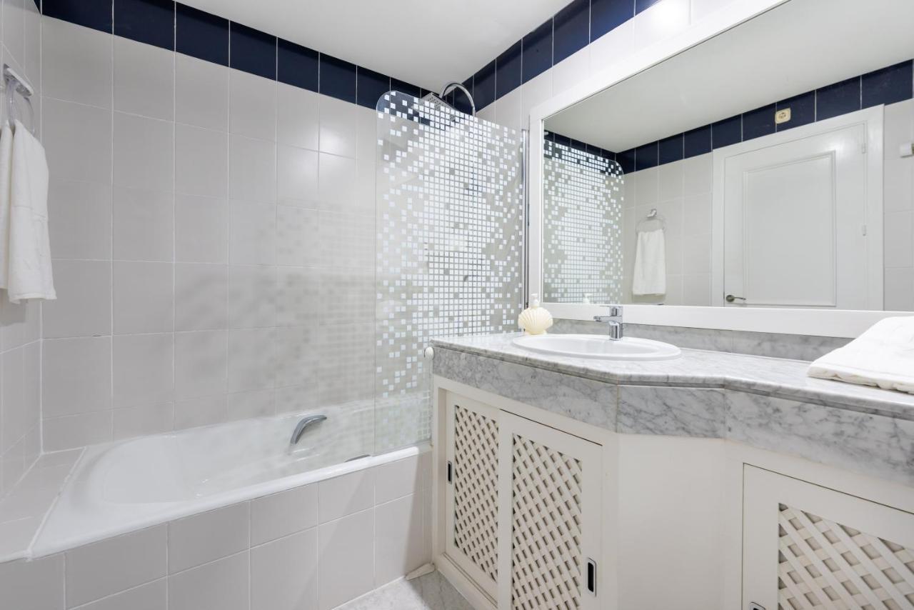 Wintowinrentals Apartamento De Lujo En Medio De Puerto Marina. 贝纳尔马德纳 外观 照片