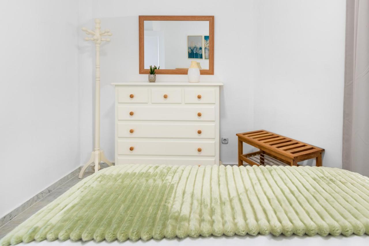 Wintowinrentals Apartamento De Lujo En Medio De Puerto Marina. 贝纳尔马德纳 外观 照片