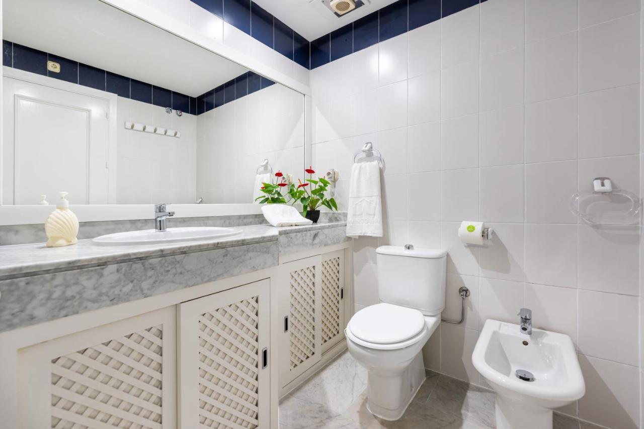 Wintowinrentals Apartamento De Lujo En Medio De Puerto Marina. 贝纳尔马德纳 外观 照片