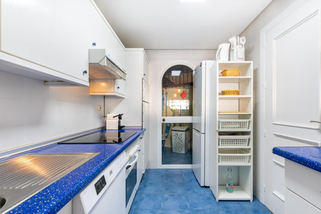 Wintowinrentals Apartamento De Lujo En Medio De Puerto Marina. 贝纳尔马德纳 外观 照片