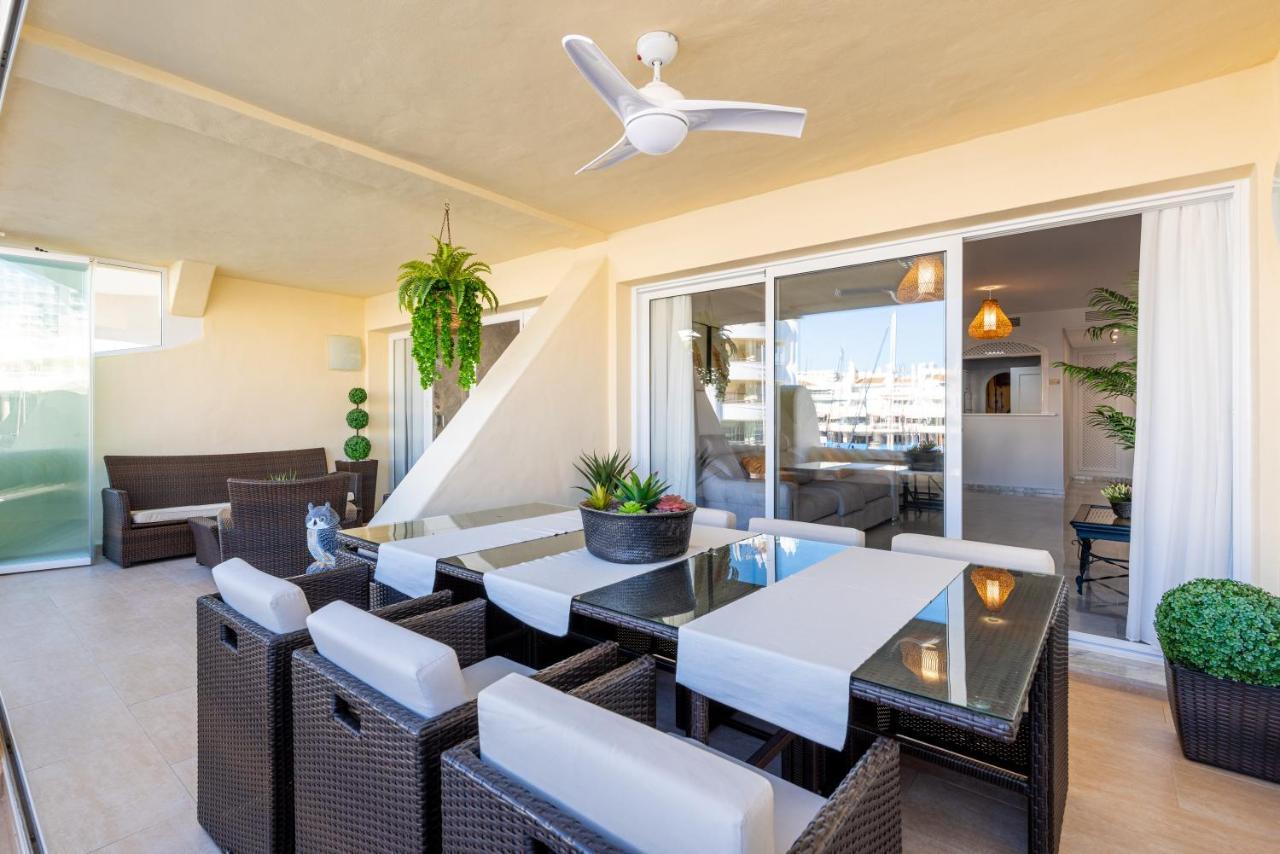 Wintowinrentals Apartamento De Lujo En Medio De Puerto Marina. 贝纳尔马德纳 外观 照片