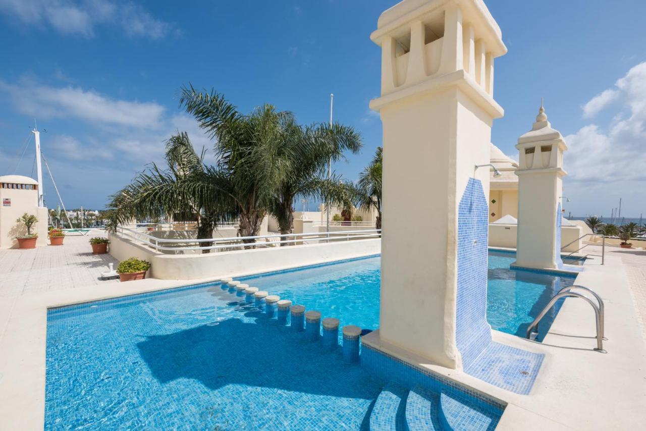 Wintowinrentals Apartamento De Lujo En Medio De Puerto Marina. 贝纳尔马德纳 外观 照片