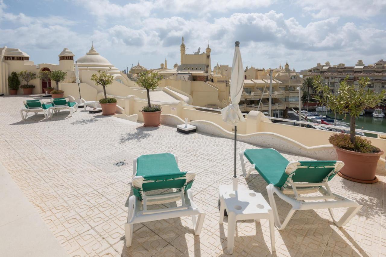 Wintowinrentals Apartamento De Lujo En Medio De Puerto Marina. 贝纳尔马德纳 外观 照片